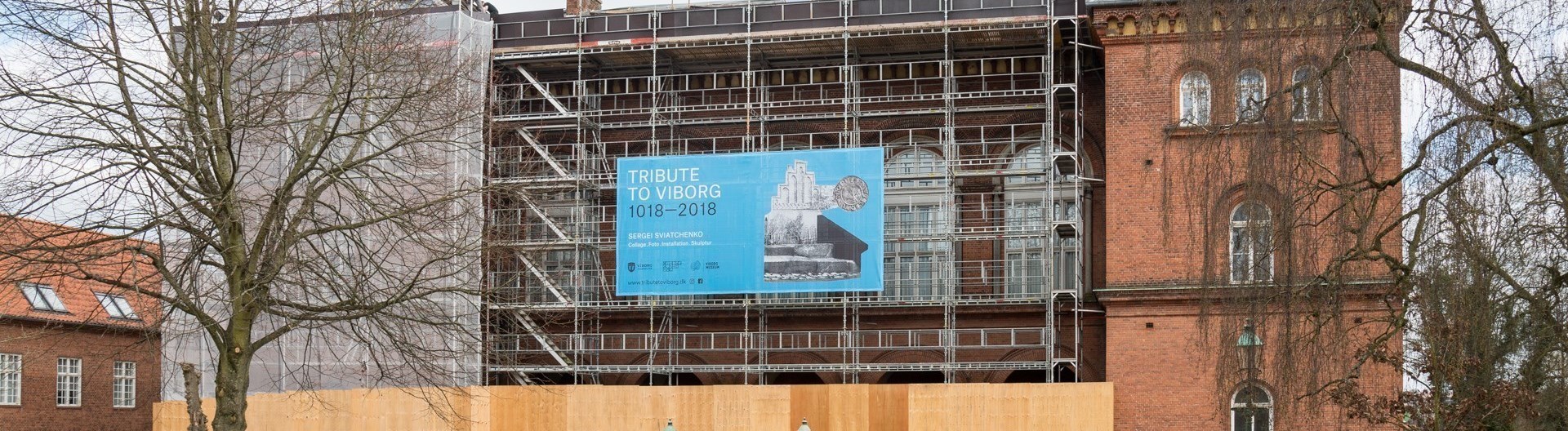 Tribute to Viborg banner på det gamle rådhus